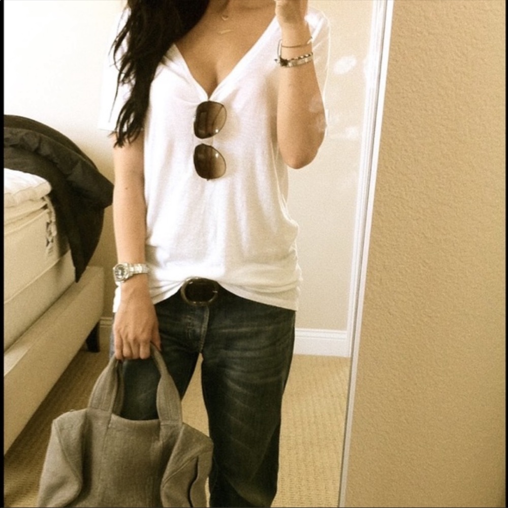 ✨RESTOCK✨Best soft fabric V neck boyfriend Tee - Picture 2 of 3